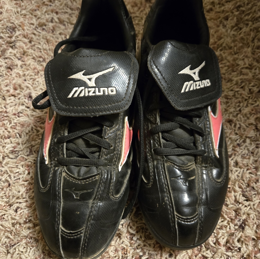 Softball cleats